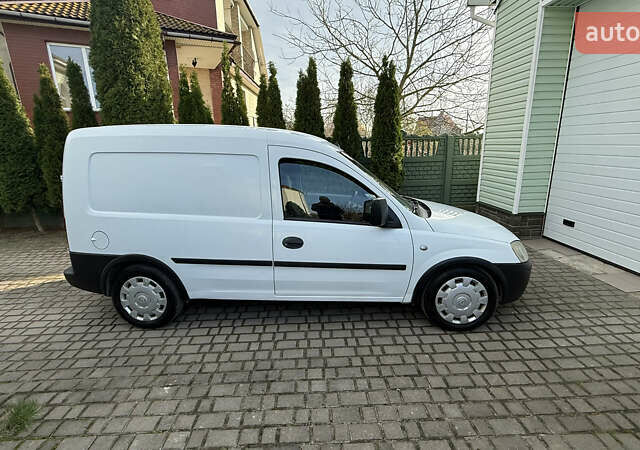 Белый Опель Комбо груз.-пасс., объемом двигателя 1.6 л и пробегом 219 тыс. км за 3999 $, фото 6 на Automoto.ua