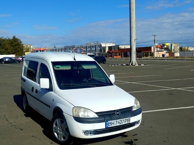 Белый Опель Комбо груз.-пасс., объемом двигателя 1.7 л и пробегом 250 тыс. км за 3000 $, фото 3 на Automoto.ua