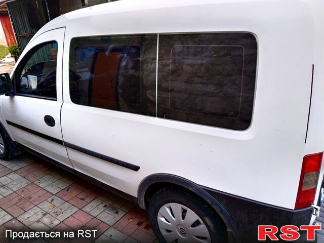 Белый Опель Комбо груз.-пасс., объемом двигателя 1.6 л и пробегом 290 тыс. км за 2400 $, фото 1 на Automoto.ua