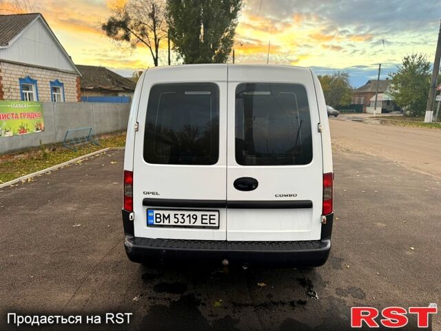 Белый Опель Комбо груз.-пасс., объемом двигателя 1.6 л и пробегом 150 тыс. км за 3650 $, фото 4 на Automoto.ua