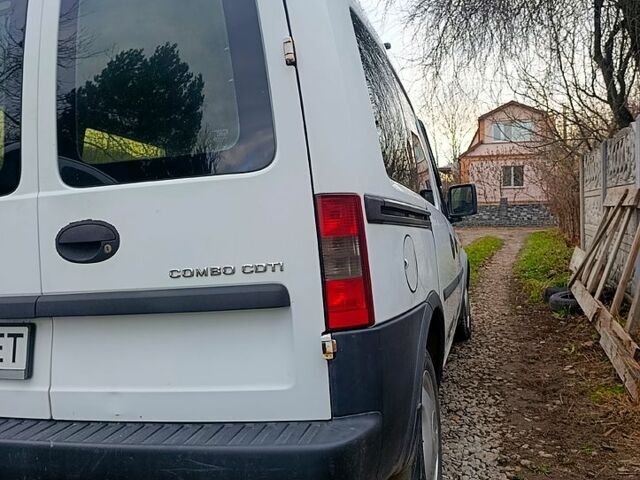 Белый Опель Комбо груз.-пасс., объемом двигателя 1.2 л и пробегом 410 тыс. км за 3500 $, фото 3 на Automoto.ua