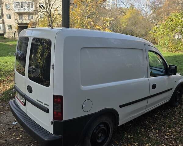 Белый Опель Комбо груз.-пасс., объемом двигателя 1.25 л и пробегом 182 тыс. км за 3500 $, фото 4 на Automoto.ua