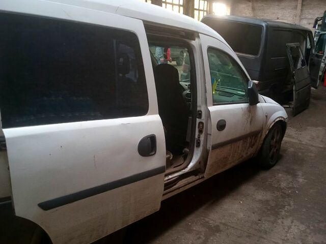 Белый Опель Комбо груз.-пасс., объемом двигателя 1.7 л и пробегом 0 тыс. км за 1750 $, фото 1 на Automoto.ua