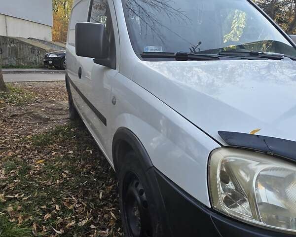 Белый Опель Комбо груз.-пасс., объемом двигателя 1.25 л и пробегом 182 тыс. км за 3500 $, фото 5 на Automoto.ua
