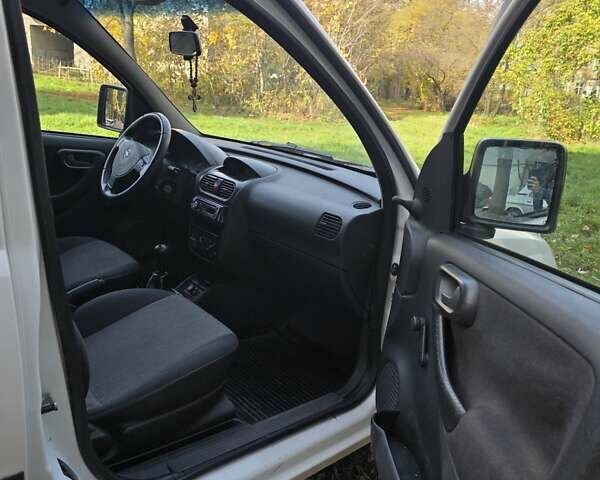 Белый Опель Комбо груз.-пасс., объемом двигателя 1.25 л и пробегом 182 тыс. км за 3500 $, фото 14 на Automoto.ua