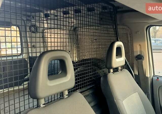 Білий Опель Комбо вант.-пас., об'ємом двигуна 1.25 л та пробігом 426 тис. км за 3999 $, фото 14 на Automoto.ua