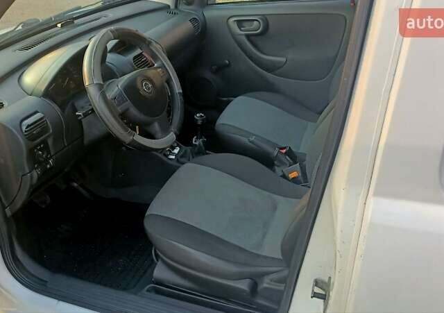 Білий Опель Комбо вант.-пас., об'ємом двигуна 1.25 л та пробігом 426 тис. км за 3999 $, фото 8 на Automoto.ua