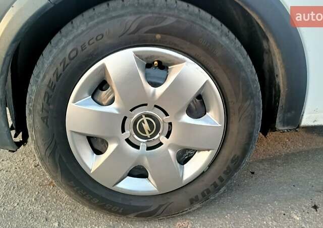 Білий Опель Комбо вант.-пас., об'ємом двигуна 1.25 л та пробігом 426 тис. км за 3999 $, фото 11 на Automoto.ua