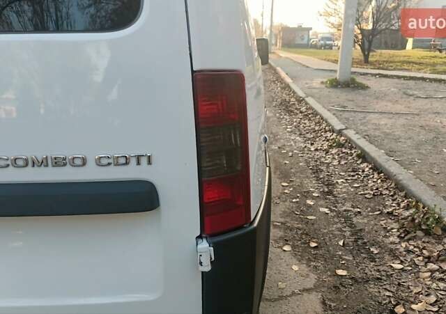 Білий Опель Комбо вант.-пас., об'ємом двигуна 1.25 л та пробігом 426 тис. км за 3999 $, фото 13 на Automoto.ua