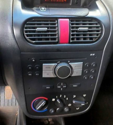 Белый Опель Комбо груз.-пасс., объемом двигателя 1.2 л и пробегом 150 тыс. км за 2900 $, фото 3 на Automoto.ua