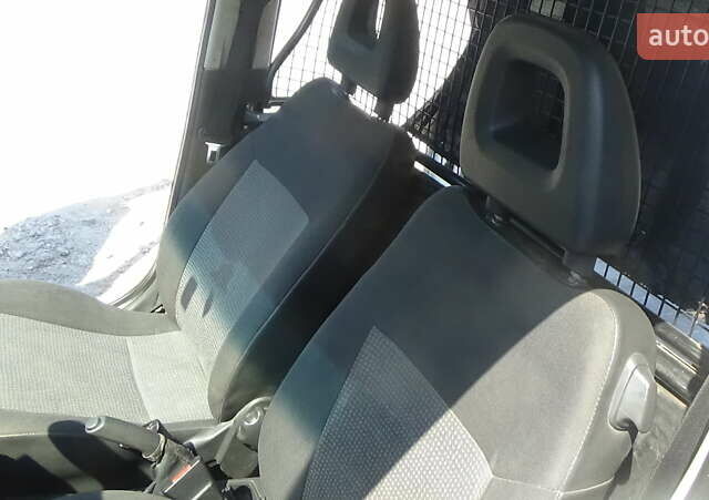 Белый Опель Комбо груз.-пасс., объемом двигателя 1.4 л и пробегом 250 тыс. км за 2900 $, фото 16 на Automoto.ua