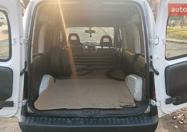 Білий Опель Комбо вант.-пас., об'ємом двигуна 1.25 л та пробігом 426 тис. км за 3999 $, фото 16 на Automoto.ua