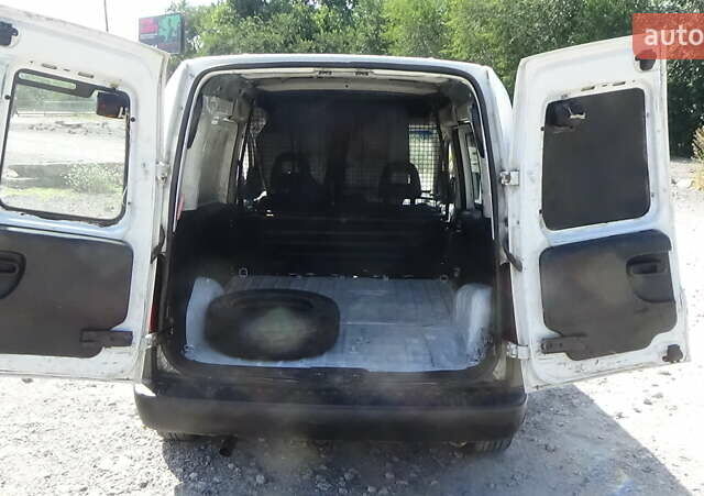 Белый Опель Комбо груз.-пасс., объемом двигателя 1.4 л и пробегом 250 тыс. км за 2900 $, фото 5 на Automoto.ua