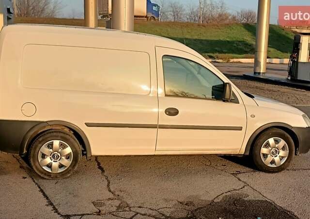 Білий Опель Комбо вант.-пас., об'ємом двигуна 1.25 л та пробігом 426 тис. км за 3999 $, фото 6 на Automoto.ua