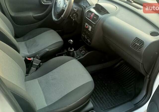 Білий Опель Комбо вант.-пас., об'ємом двигуна 1.25 л та пробігом 426 тис. км за 3999 $, фото 9 на Automoto.ua