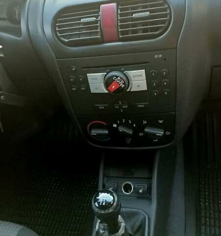 Білий Опель Комбо вант.-пас., об'ємом двигуна 1.25 л та пробігом 426 тис. км за 3999 $, фото 10 на Automoto.ua