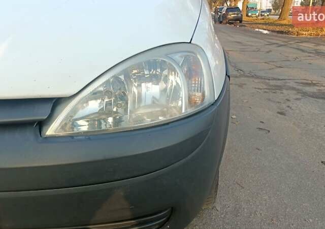 Білий Опель Комбо вант.-пас., об'ємом двигуна 1.25 л та пробігом 426 тис. км за 3999 $, фото 12 на Automoto.ua