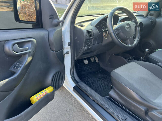 Білий Опель Комбо вант.-пас., об'ємом двигуна 1.25 л та пробігом 220 тис. км за 3500 $, фото 2 на Automoto.ua