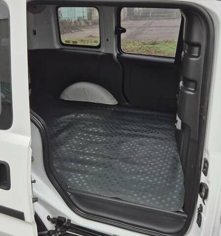 Білий Опель Комбо вант.-пас., об'ємом двигуна 1.69 л та пробігом 232 тис. км за 3750 $, фото 12 на Automoto.ua