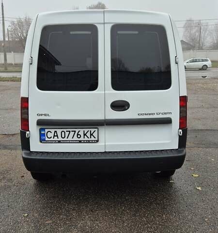 Білий Опель Комбо вант.-пас., об'ємом двигуна 1.69 л та пробігом 232 тис. км за 3750 $, фото 5 на Automoto.ua