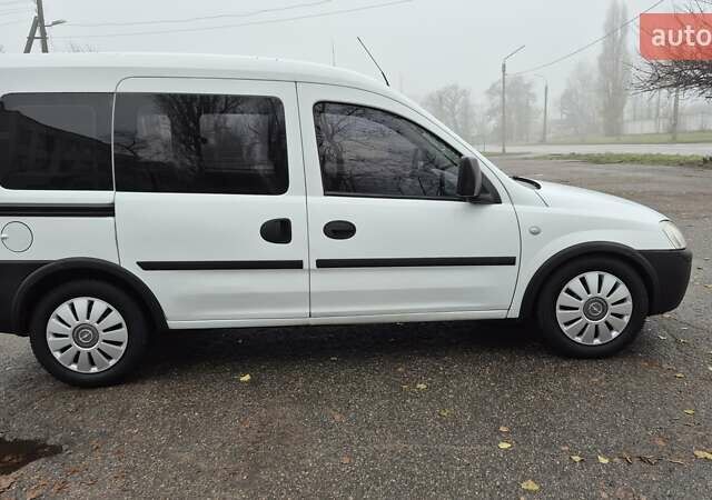 Білий Опель Комбо вант.-пас., об'ємом двигуна 1.69 л та пробігом 232 тис. км за 3750 $, фото 3 на Automoto.ua
