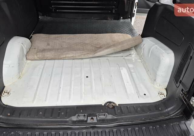 Білий Опель Комбо вант.-пас., об'ємом двигуна 1.69 л та пробігом 232 тис. км за 3750 $, фото 14 на Automoto.ua