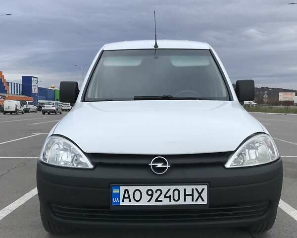 Белый Опель Комбо груз.-пасс., объемом двигателя 1.2 л и пробегом 154 тыс. км за 3800 $, фото 4 на Automoto.ua