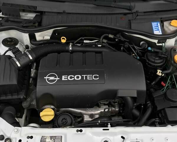 Белый Опель Комбо груз.-пасс., объемом двигателя 1.2 л и пробегом 154 тыс. км за 3800 $, фото 7 на Automoto.ua