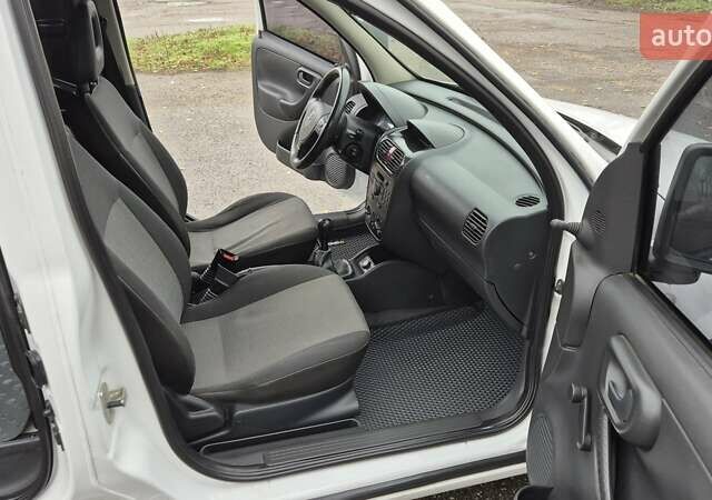 Білий Опель Комбо вант.-пас., об'ємом двигуна 1.69 л та пробігом 232 тис. км за 3750 $, фото 10 на Automoto.ua