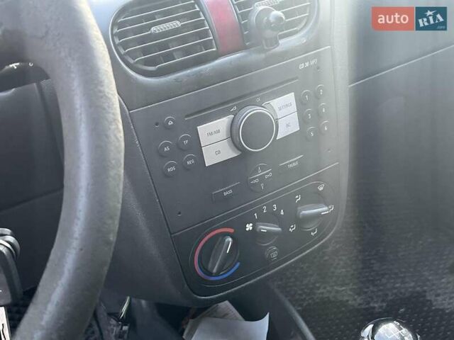 Белый Опель Комбо груз.-пасс., объемом двигателя 1.2 л и пробегом 519 тыс. км за 4490 $, фото 51 на Automoto.ua