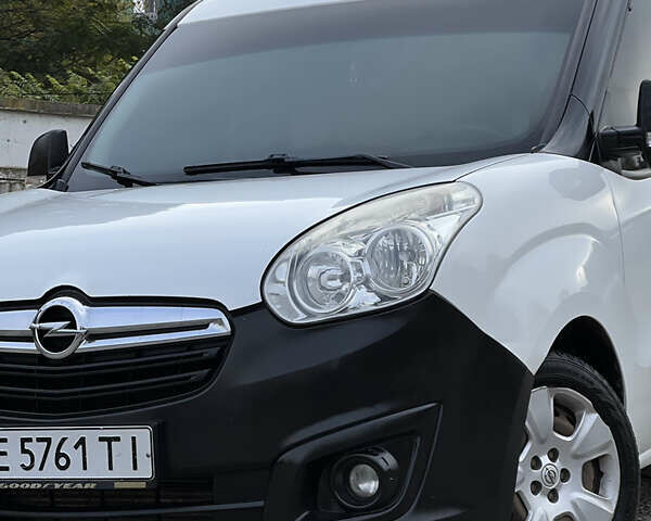 Опель Комбо вант.-пас. 2012 у Кам'янське (Дніпродзержинськ) на Automoto.ua Білий Опель Комбо вант.-пас., об'ємом двигуна 1.3 л та пробігом 284 тис. км за 5200 $, фото 5 на Automoto.ua