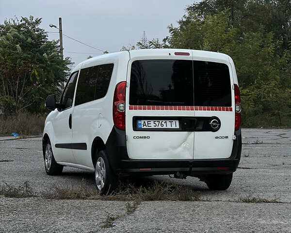 Опель Комбо вант.-пас. 2012 у Кам'янське (Дніпродзержинськ) на Automoto.ua Білий Опель Комбо вант.-пас., об'ємом двигуна 1.3 л та пробігом 284 тис. км за 5200 $, фото 9 на Automoto.ua