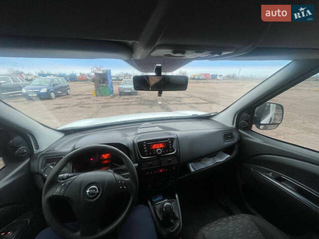 Белый Опель Комбо груз.-пасс., объемом двигателя 1.3 л и пробегом 260 тыс. км за 6300 $, фото 7 на Automoto.ua