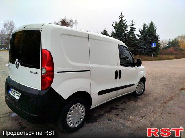 Белый Опель Комбо груз.-пасс., объемом двигателя 1.2 л и пробегом 170 тыс. км за 3650 $, фото 12 на Automoto.ua