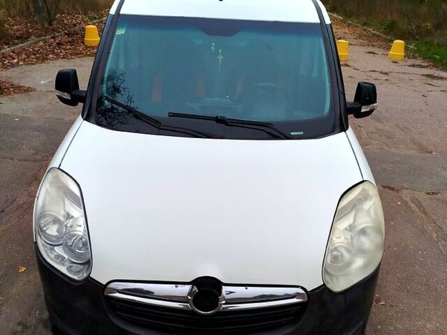 Белый Опель Комбо груз.-пасс., объемом двигателя 1.2 л и пробегом 170 тыс. км за 3650 $, фото 8 на Automoto.ua