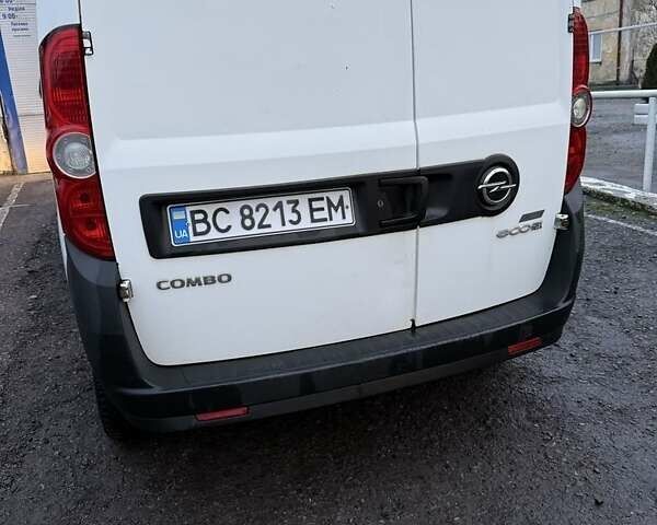 Белый Опель Комбо груз.-пасс., объемом двигателя 1.2 л и пробегом 348 тыс. км за 4300 $, фото 6 на Automoto.ua