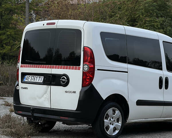 Опель Комбо вант.-пас. 2012 у Кам'янське (Дніпродзержинськ) на Automoto.ua Білий Опель Комбо вант.-пас., об'ємом двигуна 1.3 л та пробігом 284 тис. км за 5200 $, фото 13 на Automoto.ua