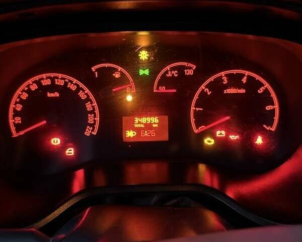 Белый Опель Комбо груз.-пасс., объемом двигателя 1.2 л и пробегом 348 тыс. км за 4300 $, фото 5 на Automoto.ua