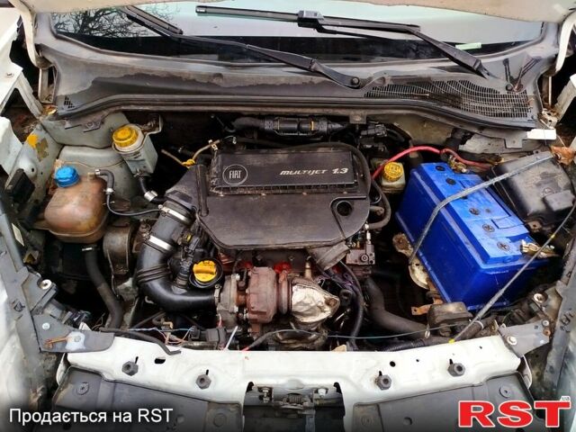 Белый Опель Комбо груз.-пасс., объемом двигателя 1.2 л и пробегом 170 тыс. км за 3650 $, фото 9 на Automoto.ua