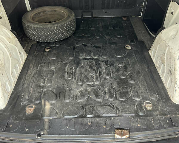 Опель Комбо вант.-пас. 2012 у Кам'янське (Дніпродзержинськ) на Automoto.ua Білий Опель Комбо вант.-пас., об'ємом двигуна 1.3 л та пробігом 284 тис. км за 5200 $, фото 44 на Automoto.ua