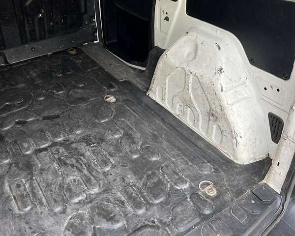Опель Комбо вант.-пас. 2012 у Кам'янське (Дніпродзержинськ) на Automoto.ua Білий Опель Комбо вант.-пас., об'ємом двигуна 1.3 л та пробігом 284 тис. км за 5200 $, фото 46 на Automoto.ua