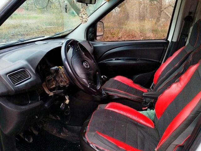 Белый Опель Комбо груз.-пасс., объемом двигателя 1.2 л и пробегом 170 тыс. км за 3650 $, фото 7 на Automoto.ua