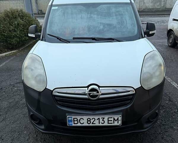 Белый Опель Комбо груз.-пасс., объемом двигателя 1.2 л и пробегом 348 тыс. км за 4300 $, фото 7 на Automoto.ua