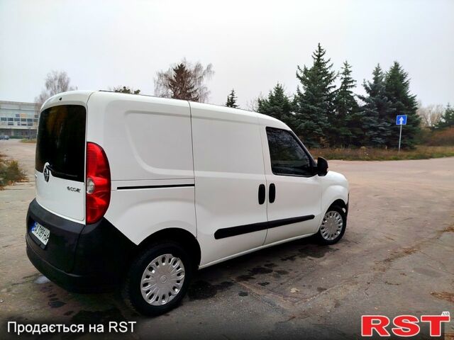 Белый Опель Комбо груз.-пасс., объемом двигателя 1.2 л и пробегом 170 тыс. км за 3650 $, фото 6 на Automoto.ua