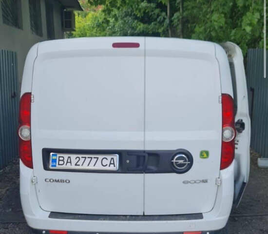 Белый Опель Комбо груз.-пасс., объемом двигателя 1.3 л и пробегом 260 тыс. км за 6300 $, фото 2 на Automoto.ua