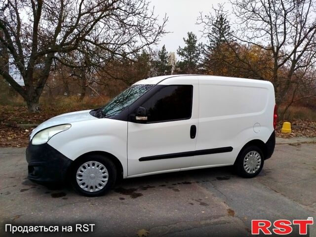 Белый Опель Комбо груз.-пасс., объемом двигателя 1.2 л и пробегом 170 тыс. км за 3650 $, фото 3 на Automoto.ua