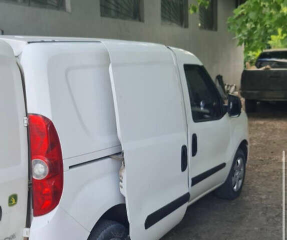 Белый Опель Комбо груз.-пасс., объемом двигателя 1.3 л и пробегом 260 тыс. км за 6300 $, фото 3 на Automoto.ua