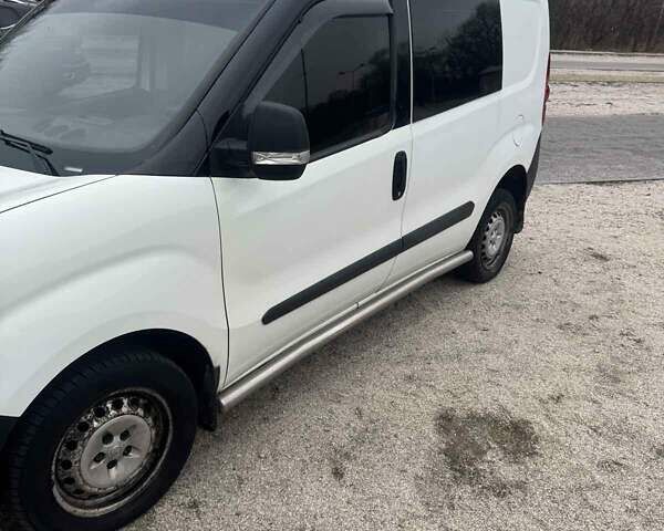 Белый Опель Комбо груз.-пасс., объемом двигателя 1.25 л и пробегом 292 тыс. км за 5500 $, фото 10 на Automoto.ua