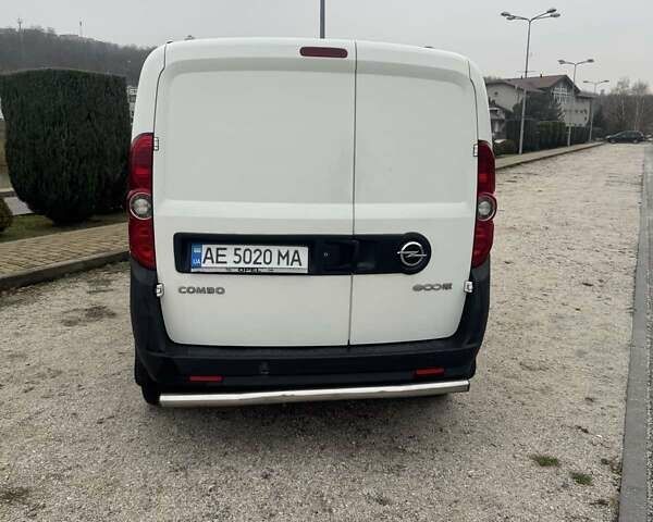 Белый Опель Комбо груз.-пасс., объемом двигателя 1.25 л и пробегом 292 тыс. км за 5500 $, фото 7 на Automoto.ua