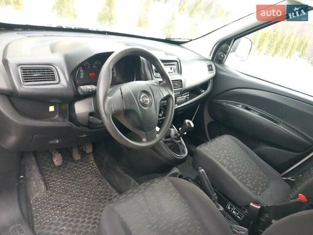 Белый Опель Комбо груз.-пасс., объемом двигателя 1.6 л и пробегом 212 тыс. км за 5999 $, фото 4 на Automoto.ua